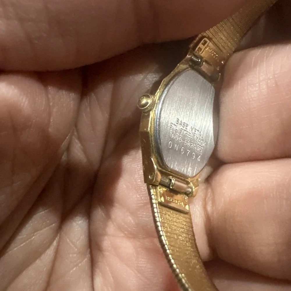 Working VTG SEIKO 1N00-5B29 Gold Tone Quartz 17mm Ladies Watch Big Wrist Fit 7.5